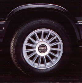 Specially designed light alloy rims.